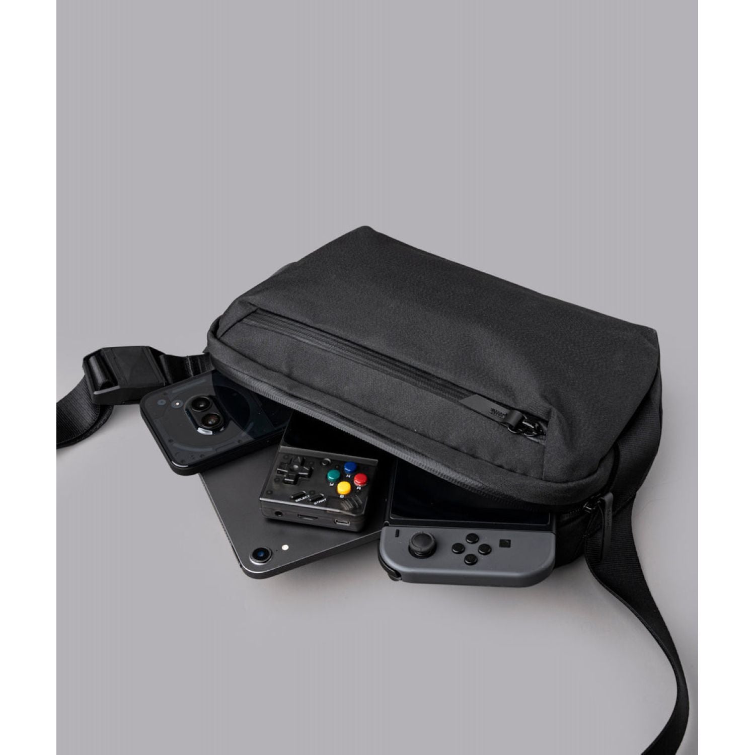 ALPAKA Go Sling Mini V2 (Maglockz Strap Buckle) Axoflux 300D (Black)