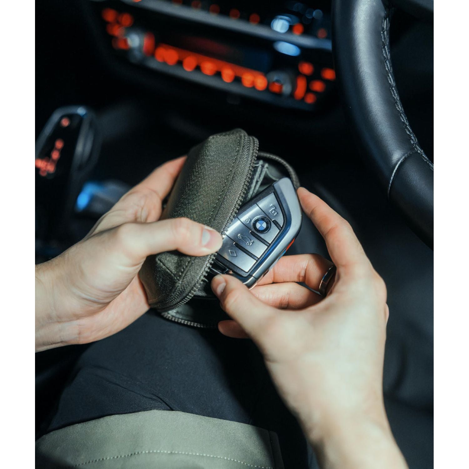 ALPAKA Hub Zip Pocket Axoflux 300D (Army Green)