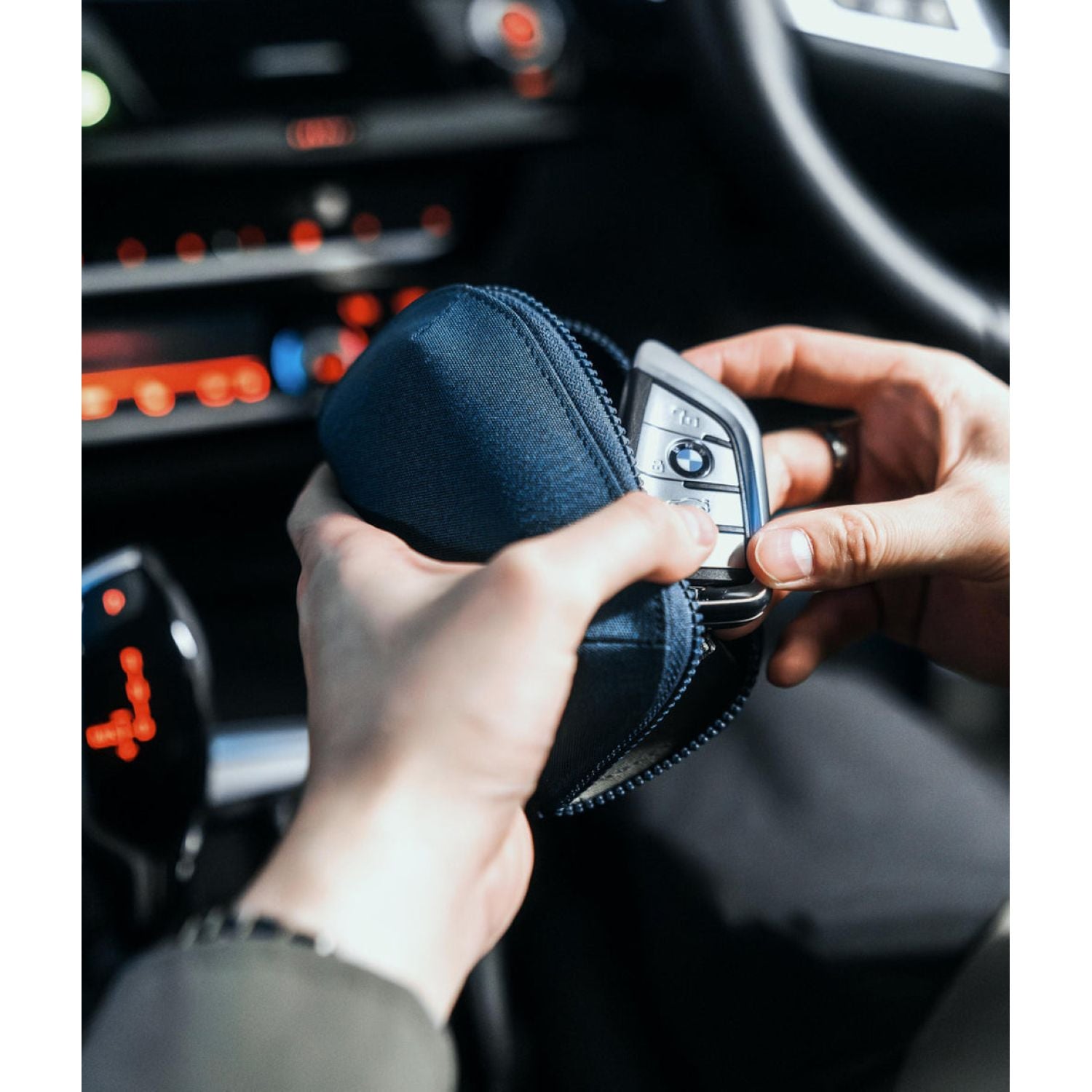 ALPAKA Hub Zip Pocket Axoflux 300D (Blue)