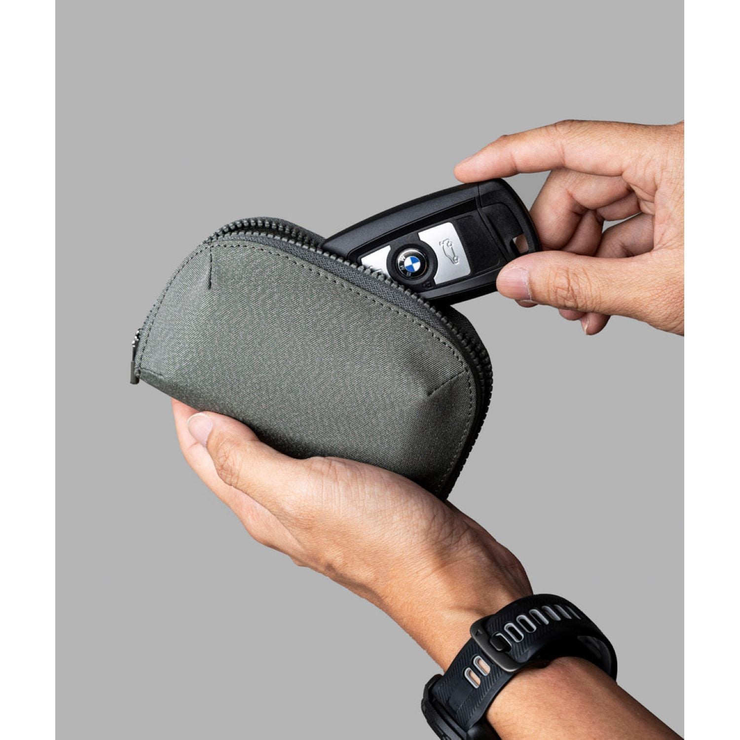 ALPAKA Hub Zip Pocket Axoflux 300D (Grey)