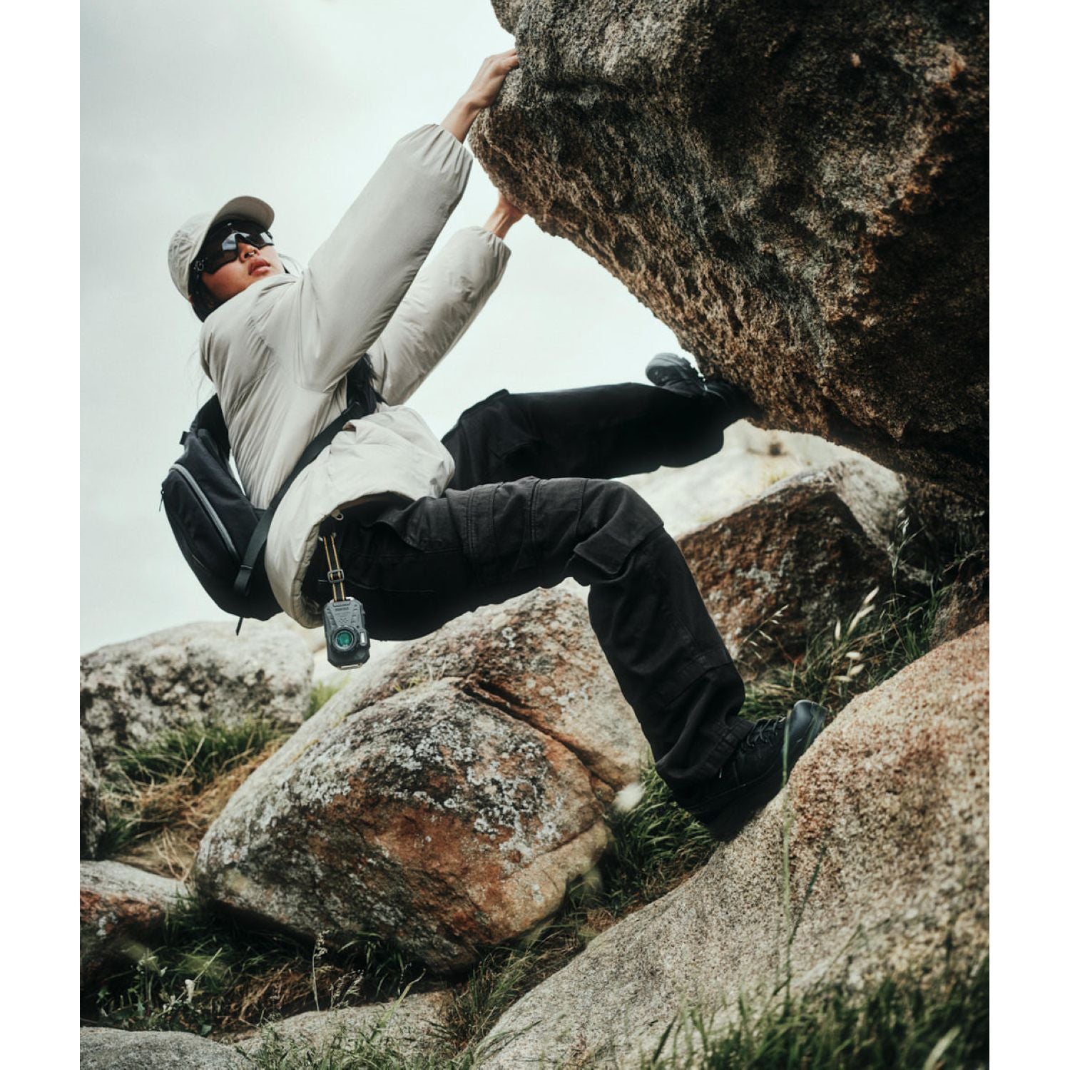 ALPAKA Metro Crossbody Left Shoulder Axoflux 210D (Black)