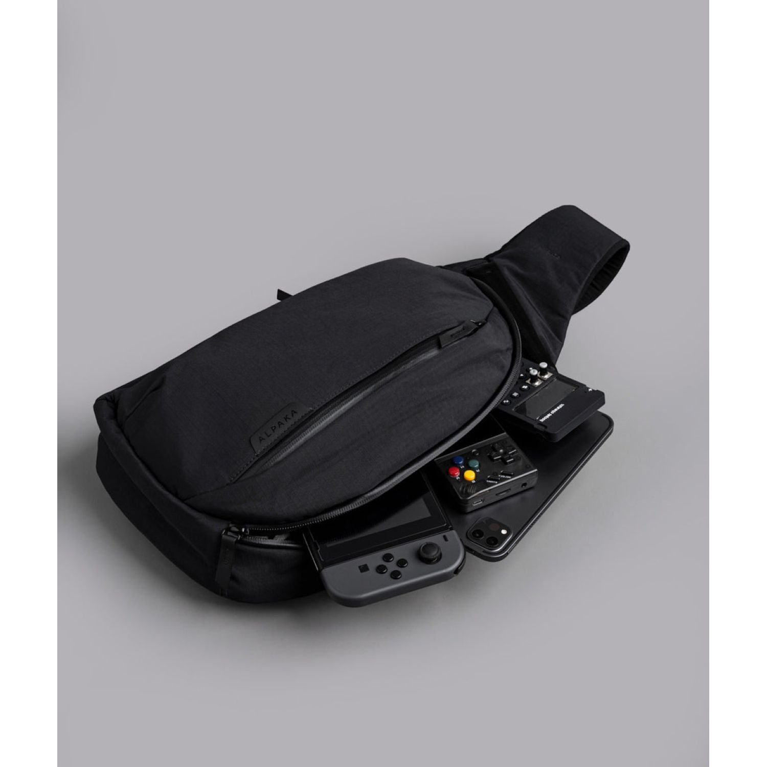 ALPAKA Metro Crossbody Left Shoulder Axoflux 210D (Black)
