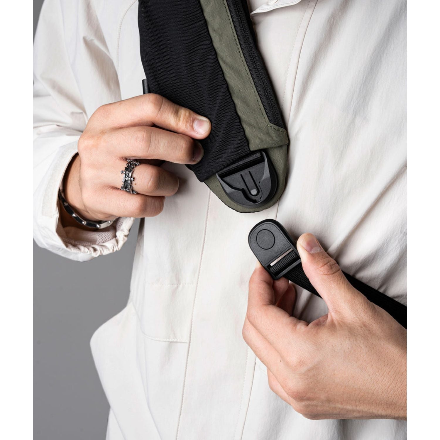 ALPAKA Metro Crossbody Right Shoulder Axoflux 210D (Green)