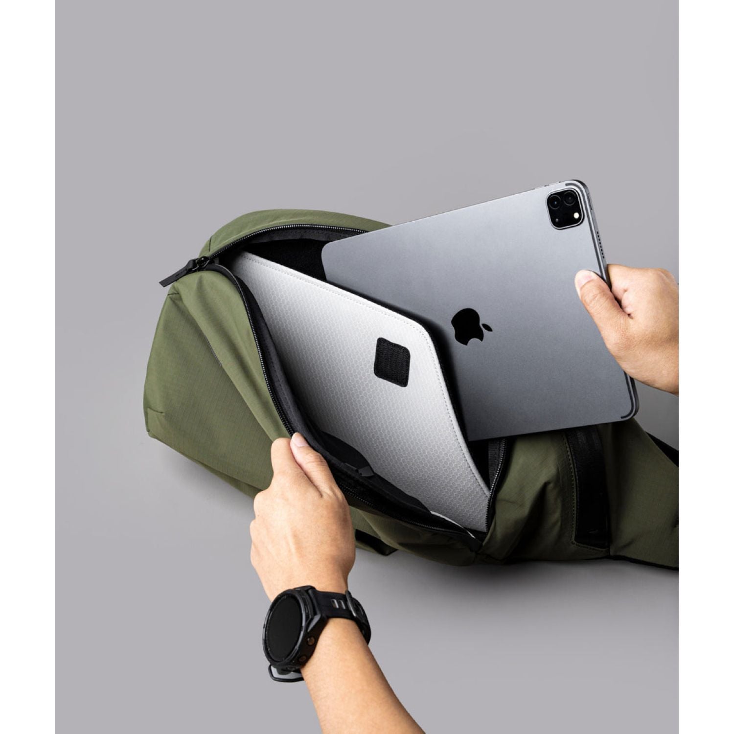 ALPAKA Metro Crossbody Right Shoulder Axoflux 210D (Green)