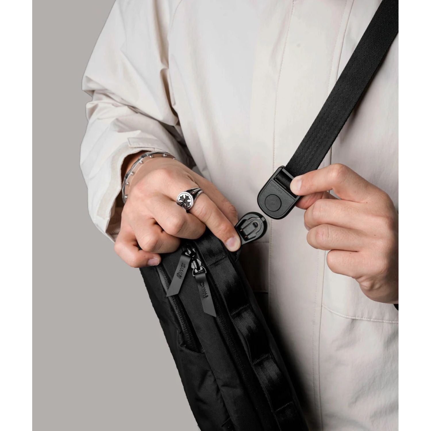 ALPAKA Metro Sling Max X-Pac X42 (Black)