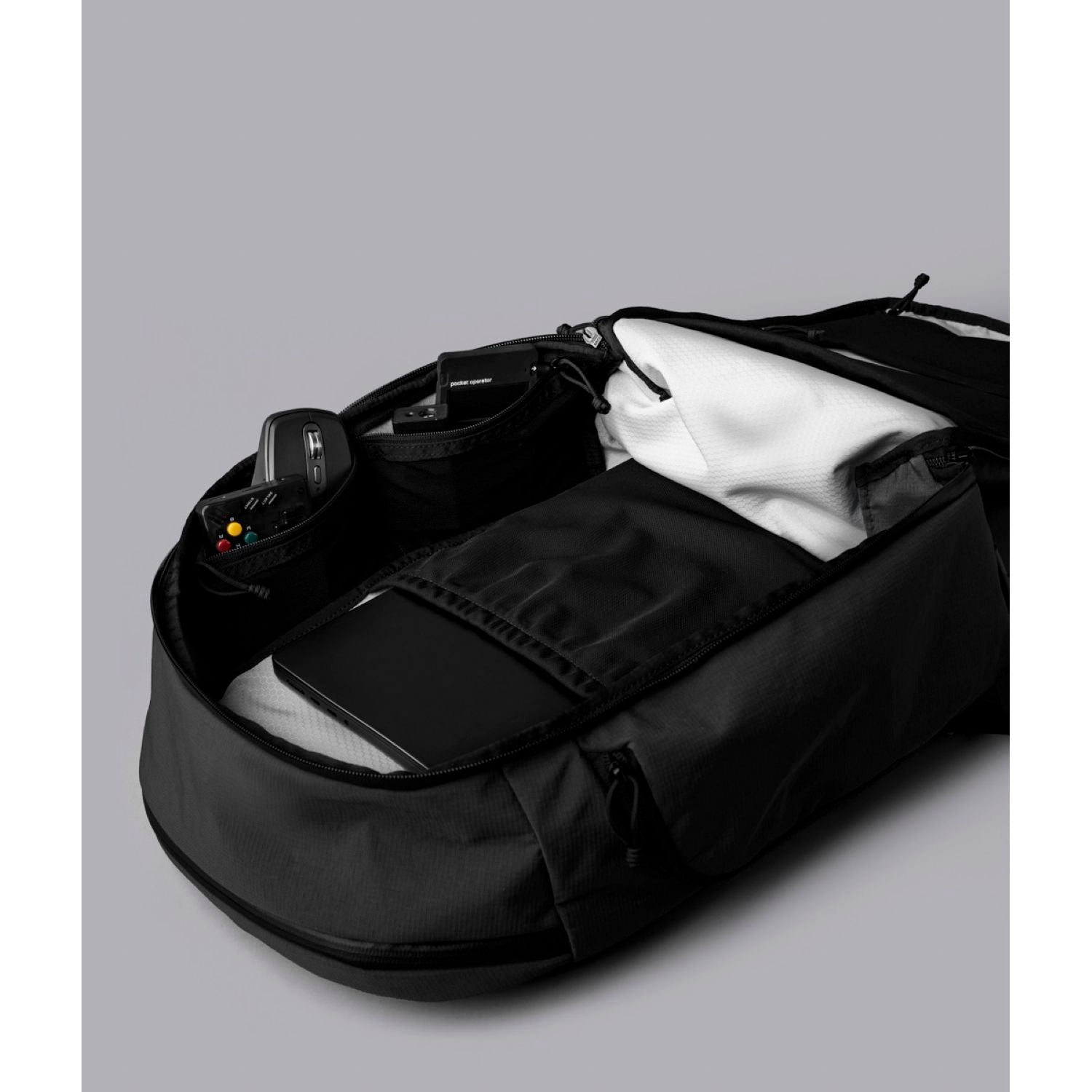 [PRE-ORDER] ALPAKA Traverse Backpack 30L Axoflux 400D (Black)