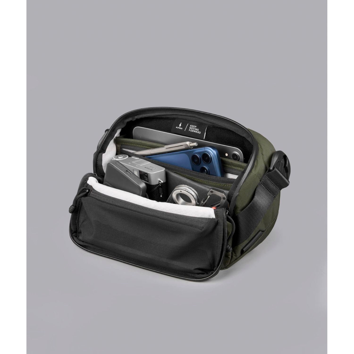 (PRE-ORDER) ALPAKA Vertex Mission Sling With Green Patch Ultradyne 100D (Green)