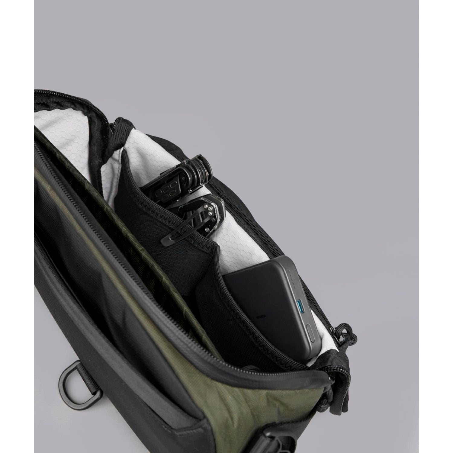 (PRE-ORDER) ALPAKA Vertex Mission Sling With Green Patch Ultradyne 100D (Green)