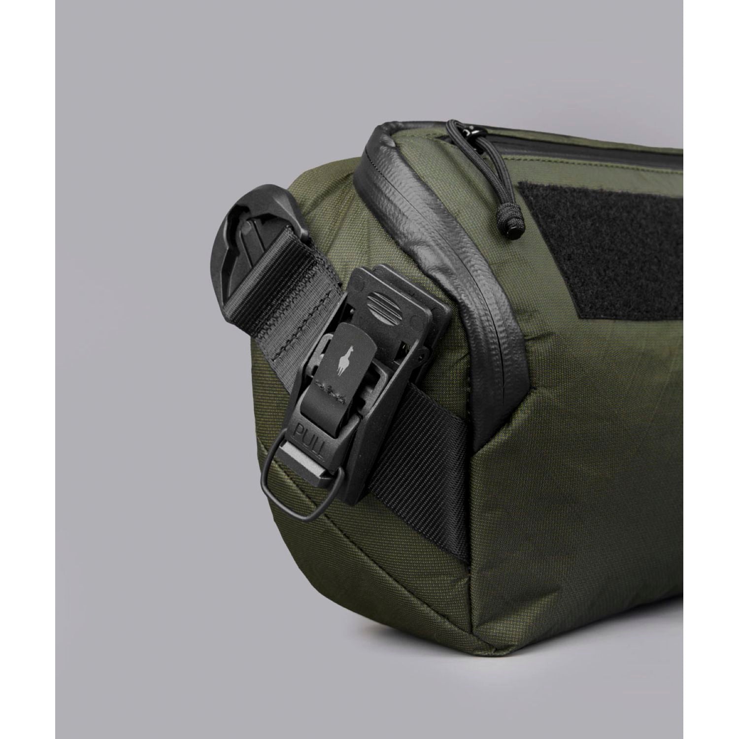 (PRE-ORDER) ALPAKA Vertex Mission Sling With Green Patch Ultradyne 100D (Green)