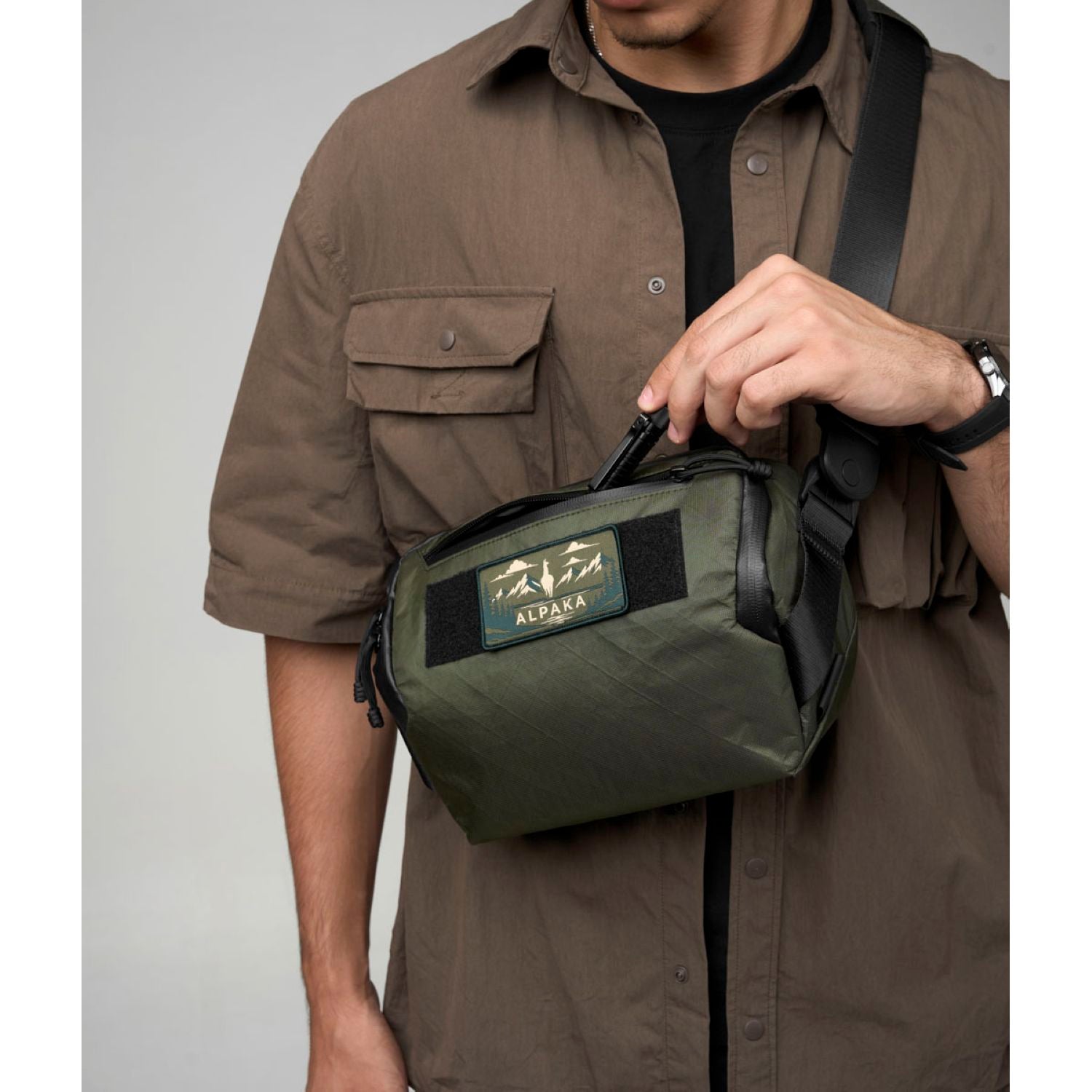(PRE-ORDER) ALPAKA Vertex Mission Sling With Green Patch Ultradyne 100D (Green)