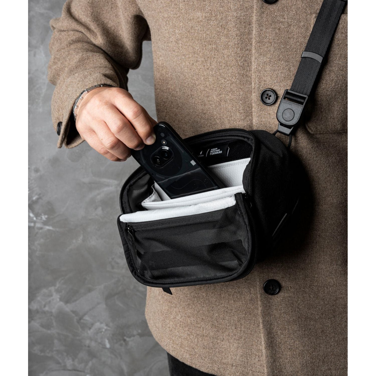 ALPAKA Vertex Pouch Mini 2L Axoflux 300D (Black)