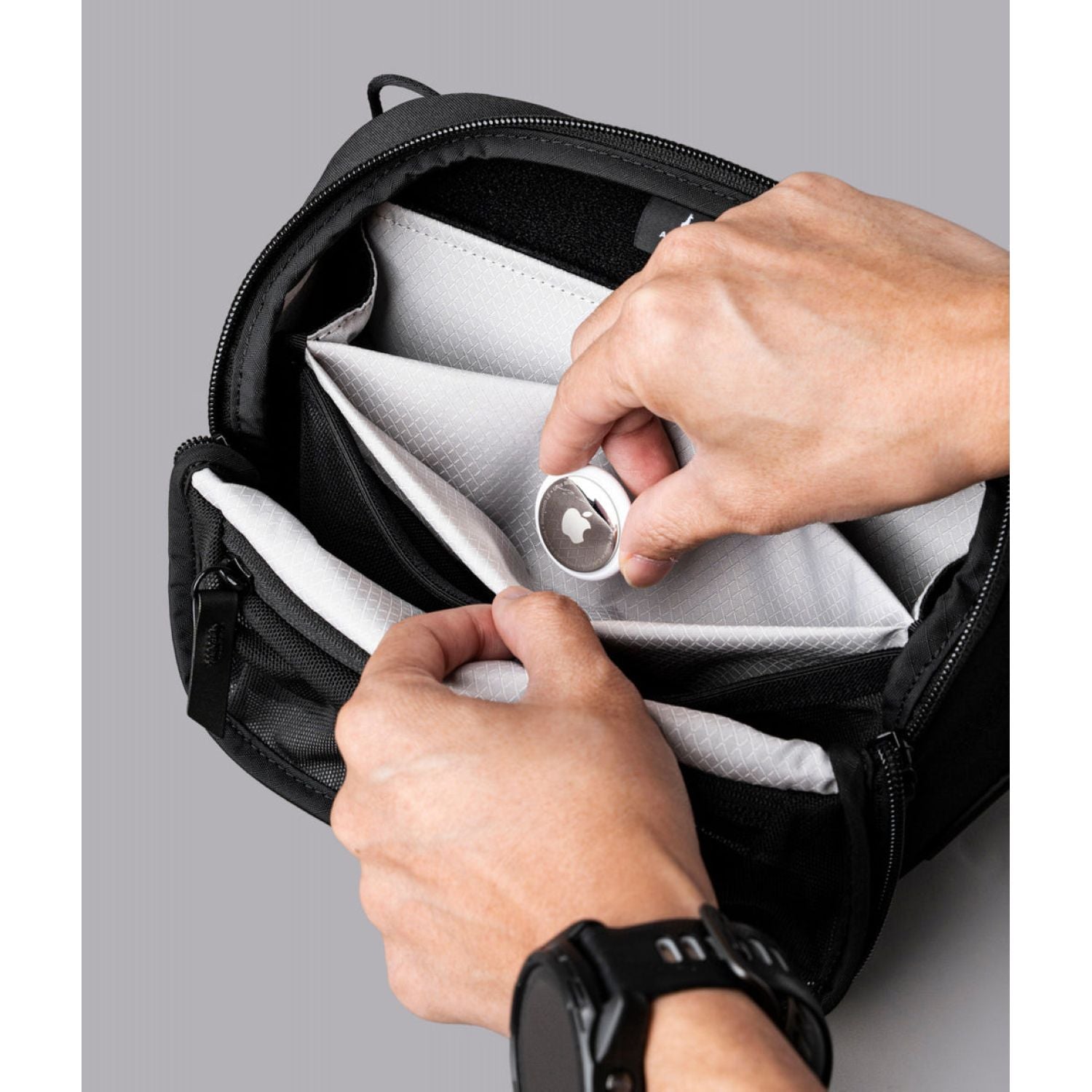 ALPAKA Vertex Pouch Mini 2L Axoflux 300D (Black)