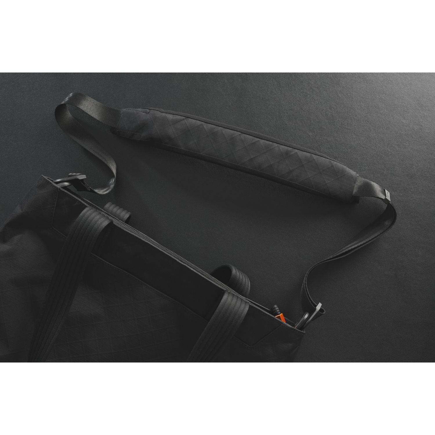 ALPAKA Vertigo Tote Slashmode Edition Axogrid 210D (Black)