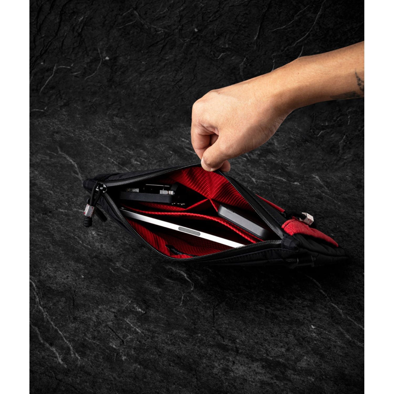 ALPAKA Zip Pouch Max Axoflux 210D - Vampire Edition Black