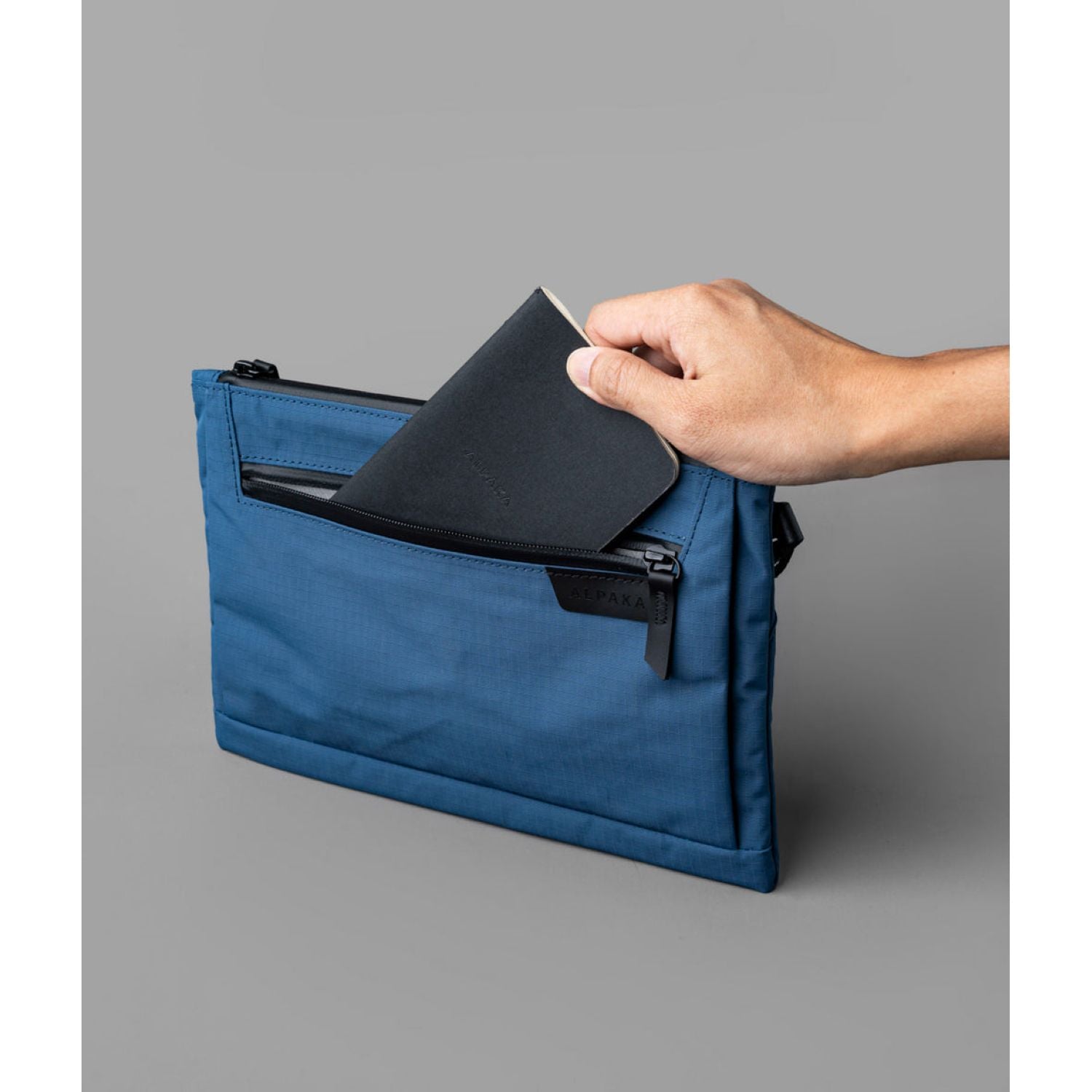 ALPAKA Zip Pouch Max V2 Axoflux 210D (Blue)