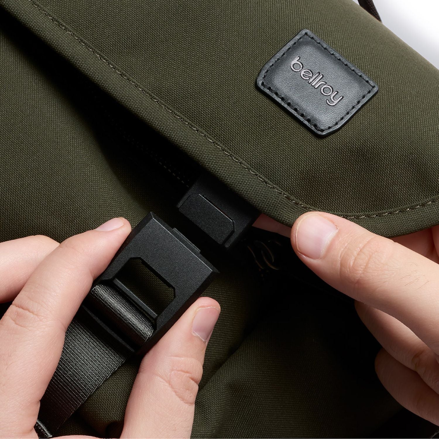 Bellroy Classic Messenger (Gaming Edition) - Olive