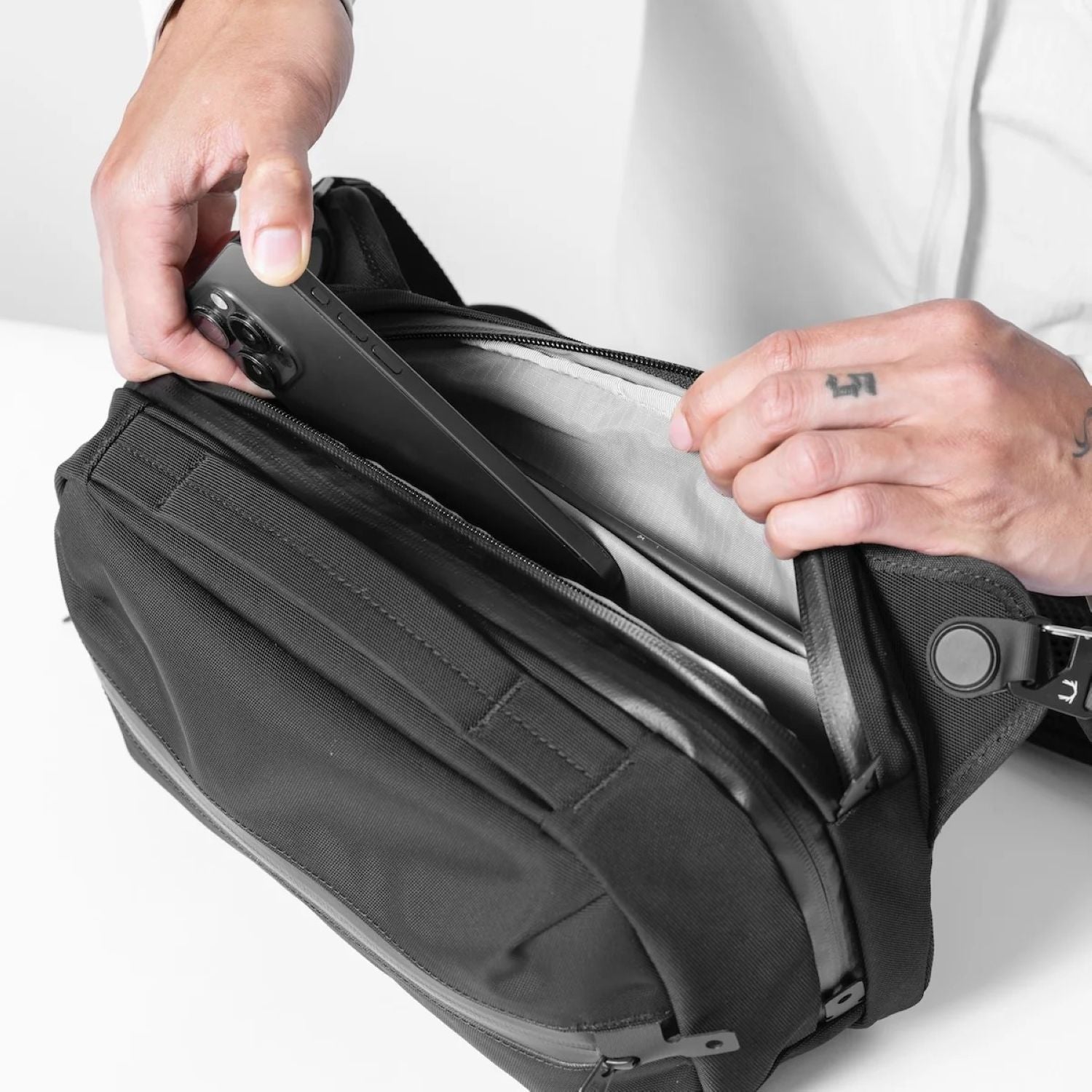 Black Ember Grip Sling-6 Embertex PFAS Free 6L - Jet Black