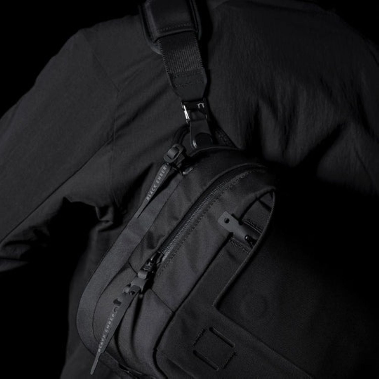 Black Ember Grip Sling Bag Ember Tex Pfas Free 12L - Jet Black