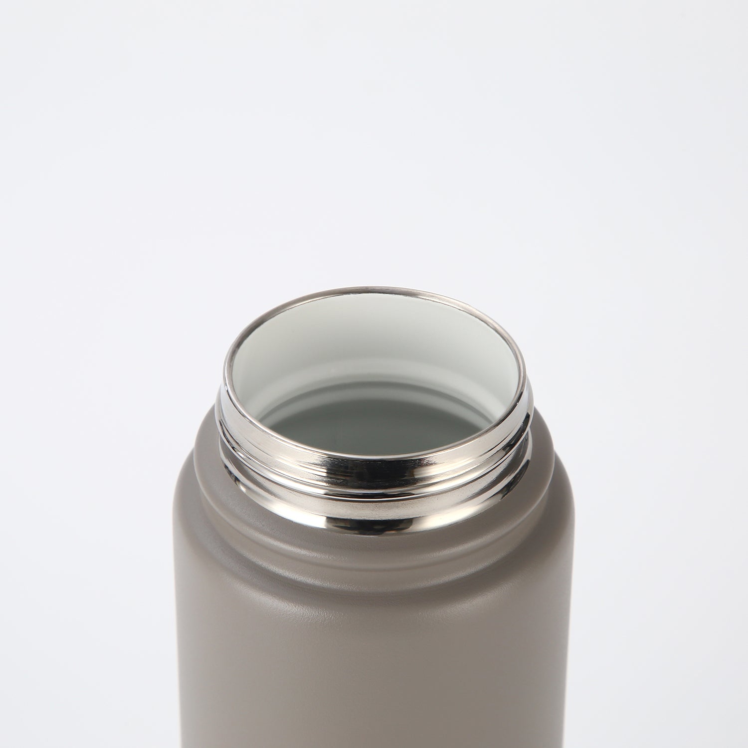 Crossing Urban Ceramic S/S Insulated Flat Cap Bottle With Handle 600ml - Latte (Light Grey)