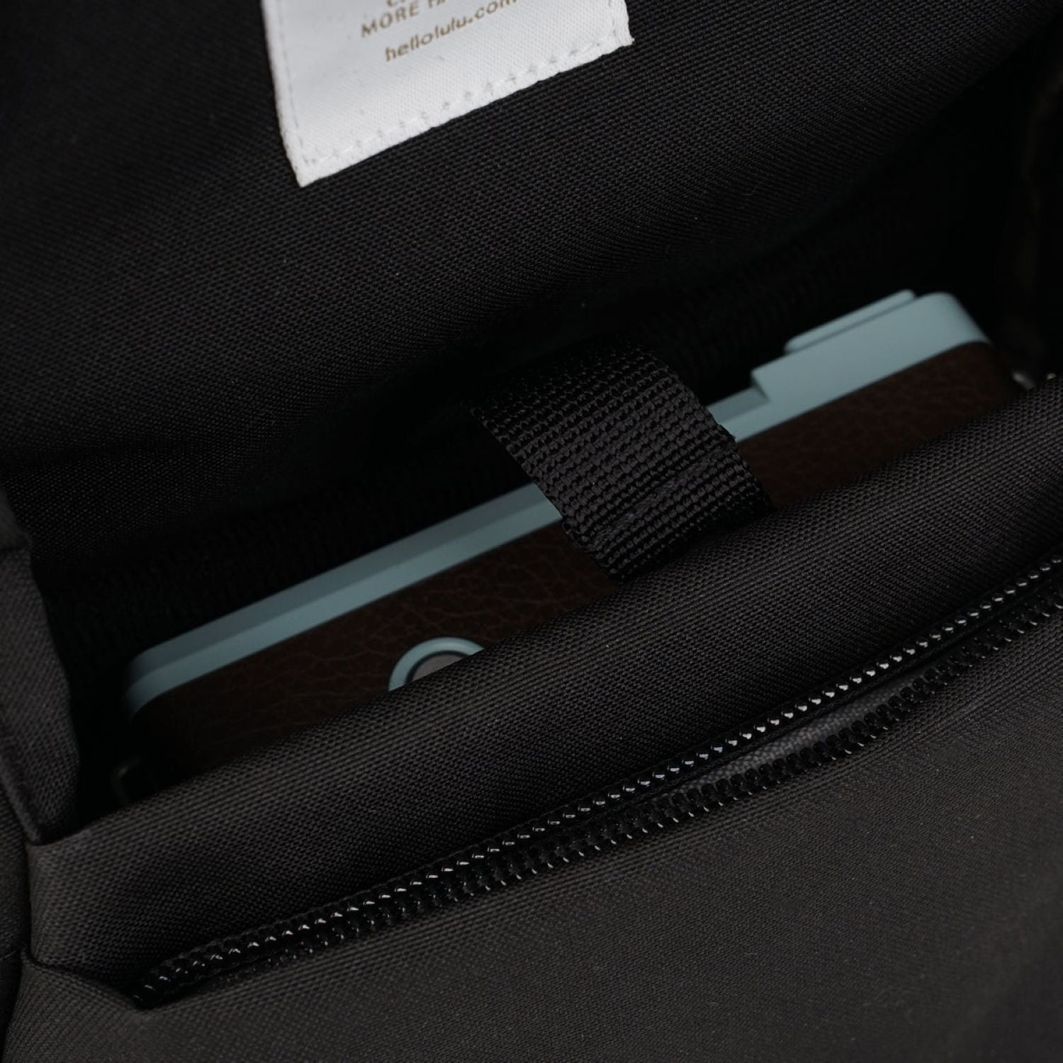 Hellolulu Venus Compact Camera Bag (S) Recycled (Flat Black)