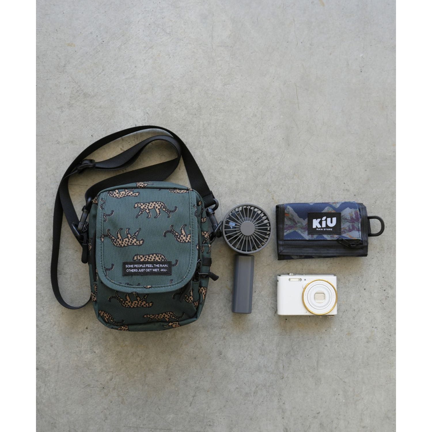 Kiu Water Repellent 600D Flap Pocket Shoulder Bag (Black)