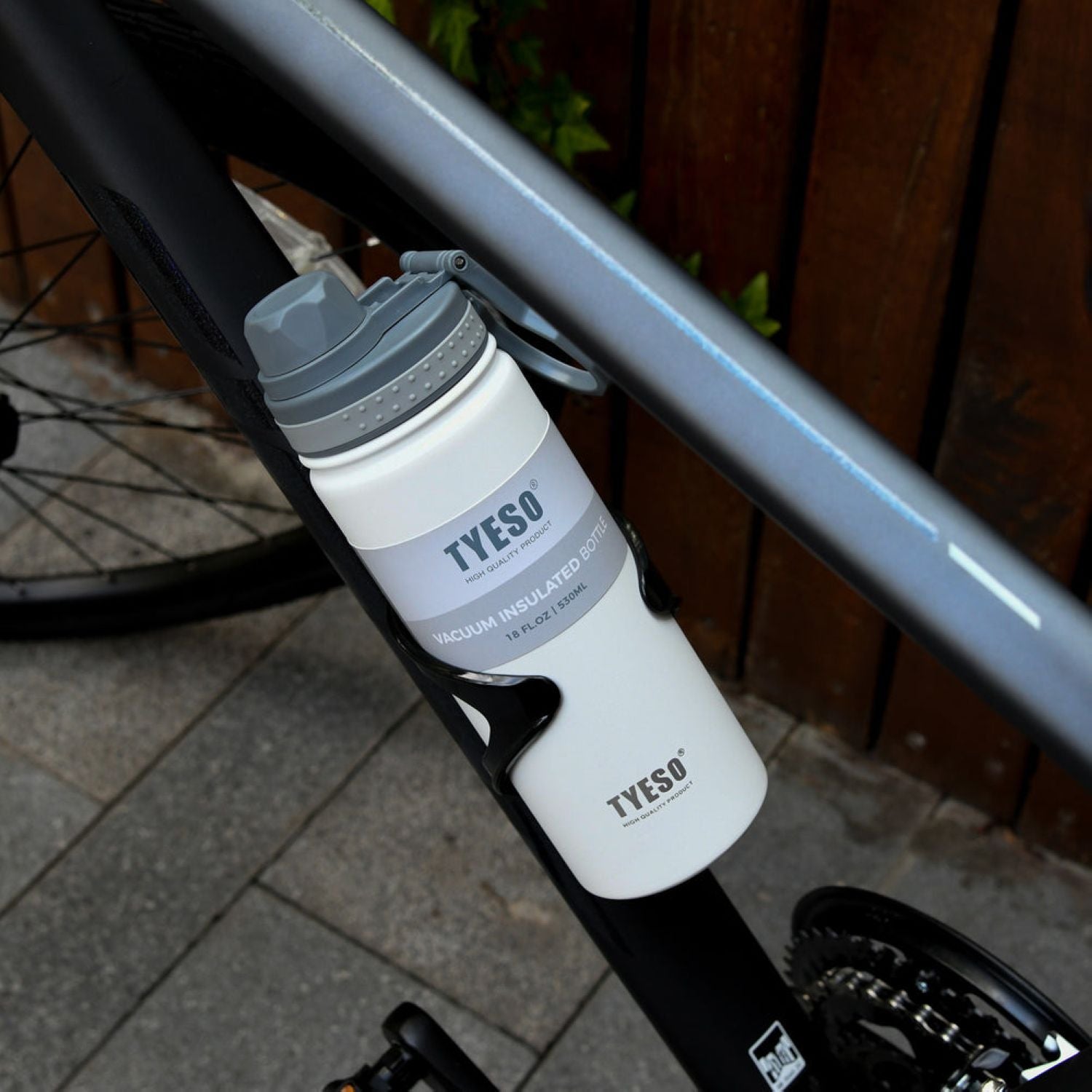 Tyeso Revive (Matte) S/S Vacuum Insulated Bottle With Handle 600ML - White