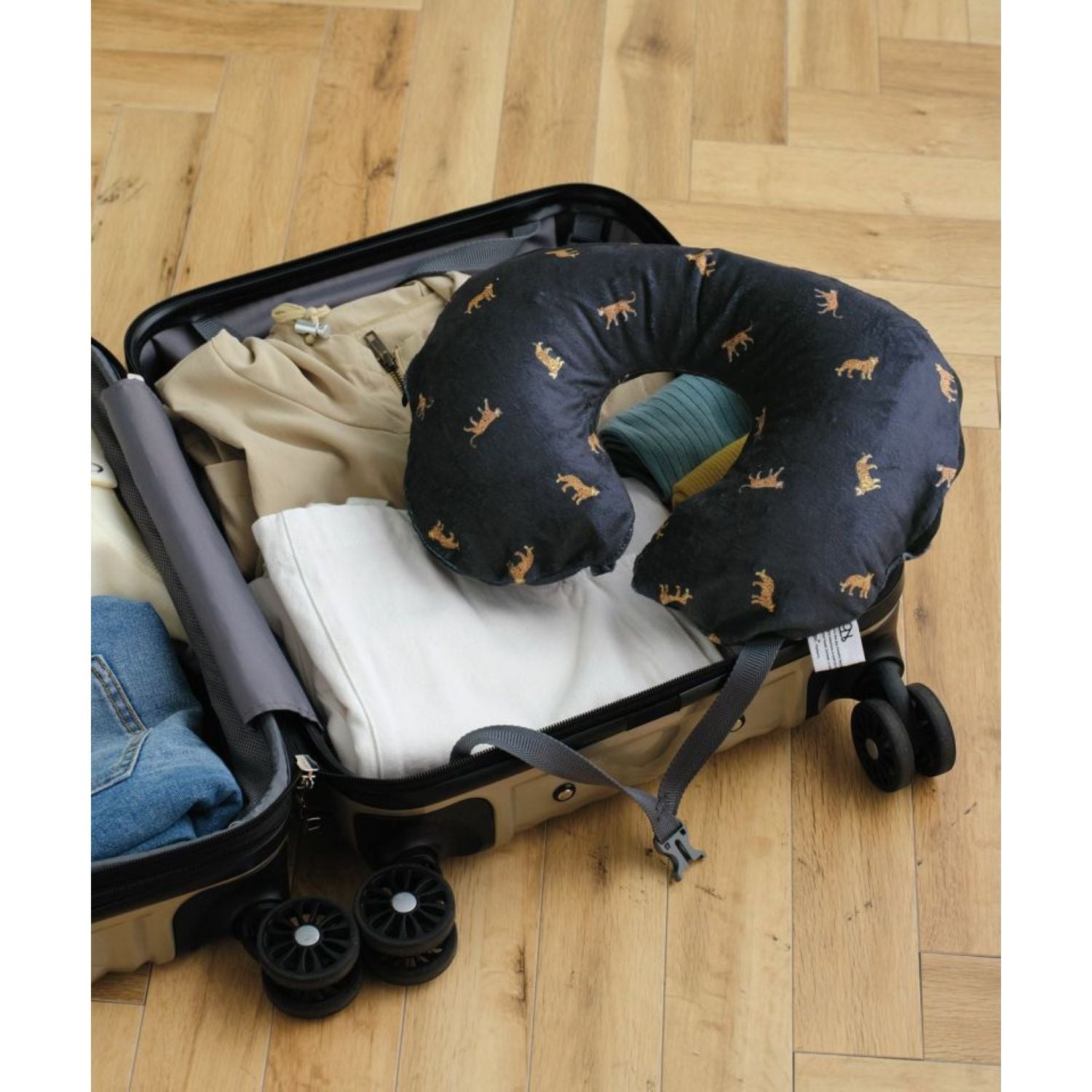 WPC Air Pump Neck Pillow (Blooming Tulip Red)