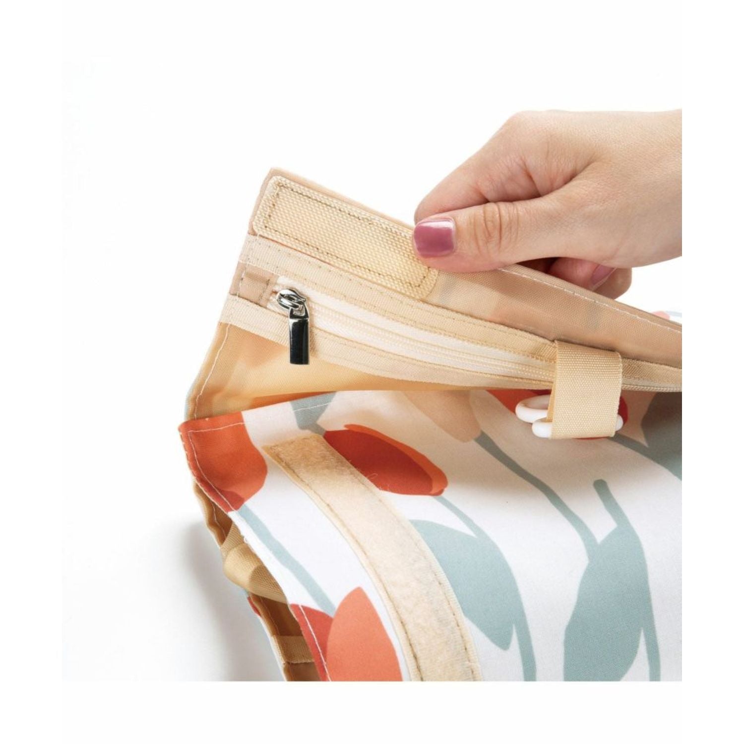 WPC Water Repellent Hanging Toiletry Kit (Blooming Tulip Red)